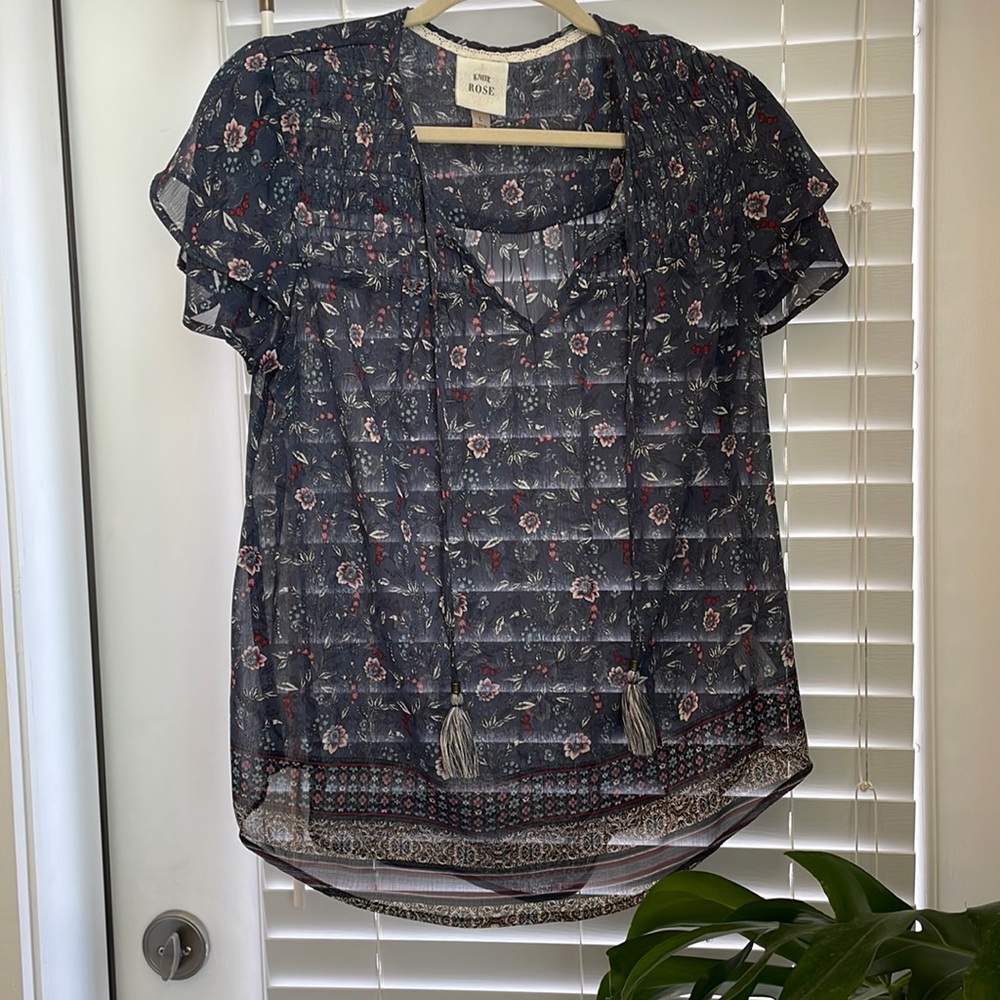 Knox rose blue floral blouse